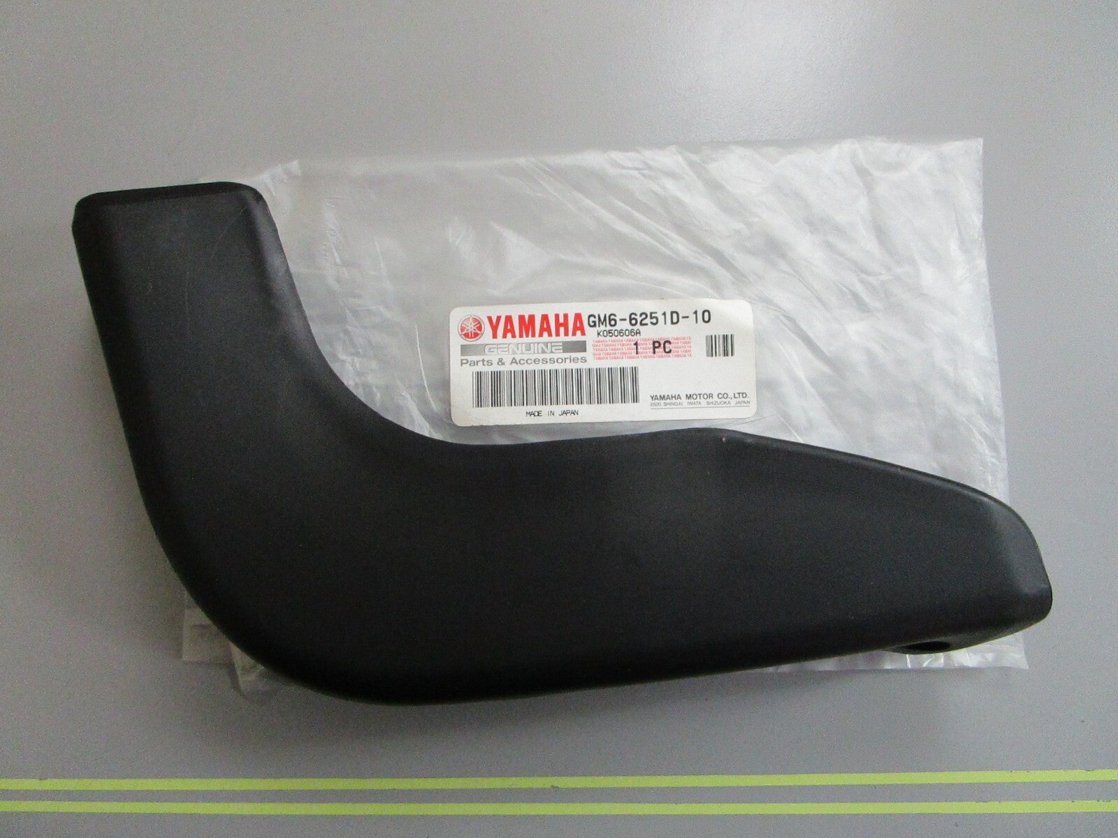*NEW OEM* 0820 Yamaha Stern Gunwale 1 GM6-6251D-10-00
