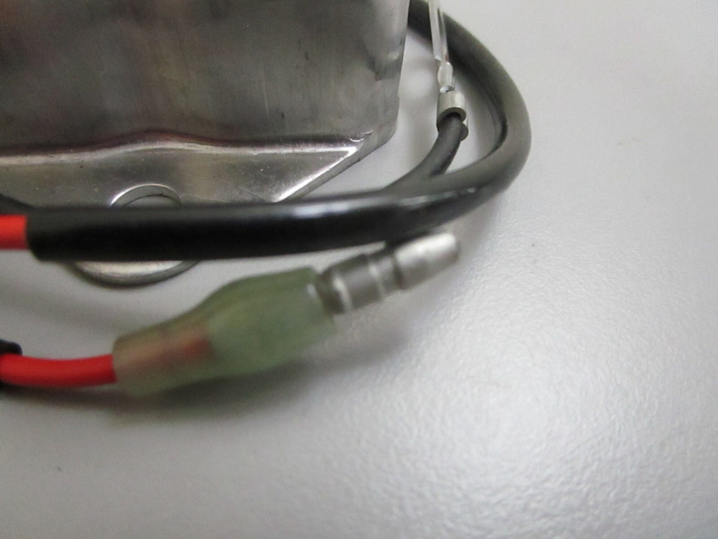 *NEW OEM* 0820 Suzuki Voltage Regulator 32500-95722