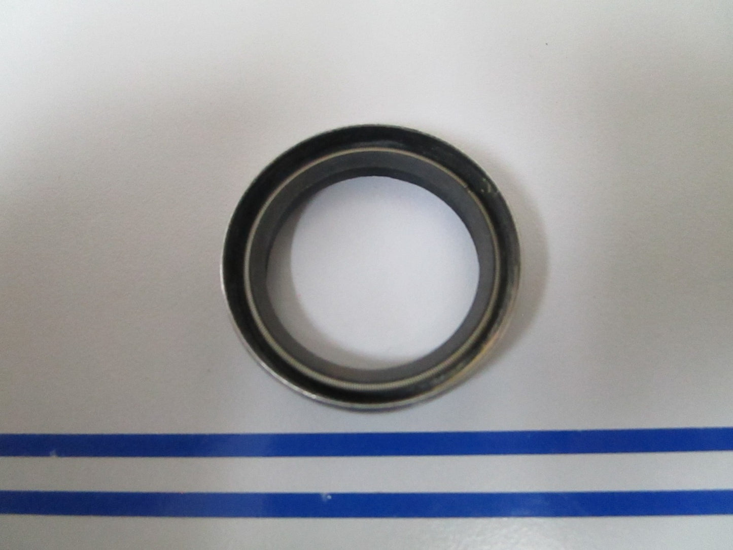 NEW OEM 308500 0308500 OMC Johnson Evinrude Seal 0810