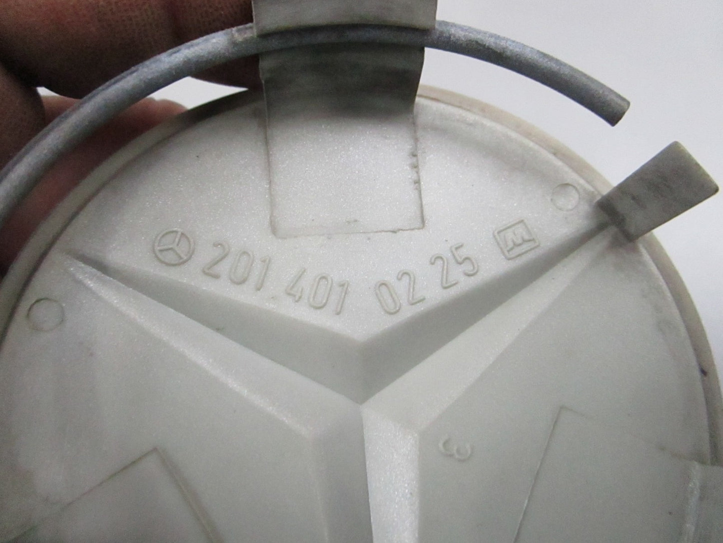NEW OEM 2014010225 Mercedes-Benz Wheel Center Cap 0810