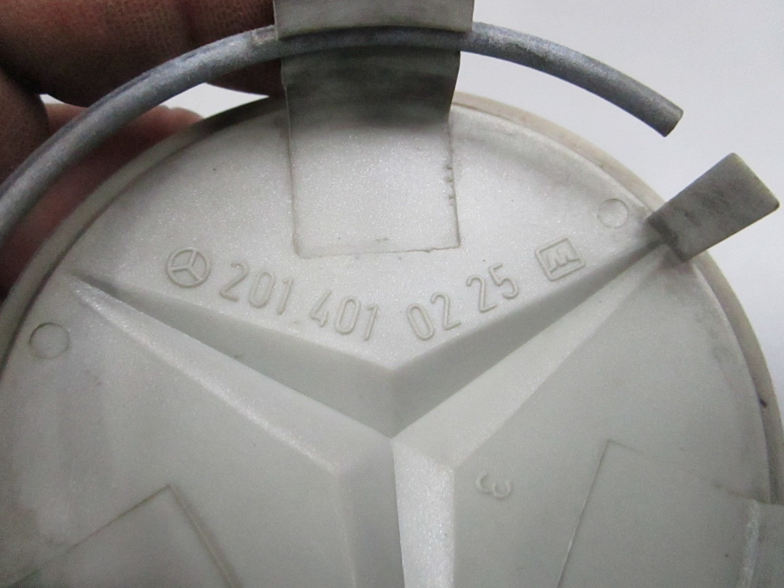 NEW OEM 2014010225 Mercedes-Benz Wheel Center Cap 0810