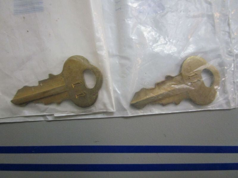 *NEW OEM* (LOT OF 2) 0770 OMC Johnson Evinrude Ignition Key KF11 501526 0501526