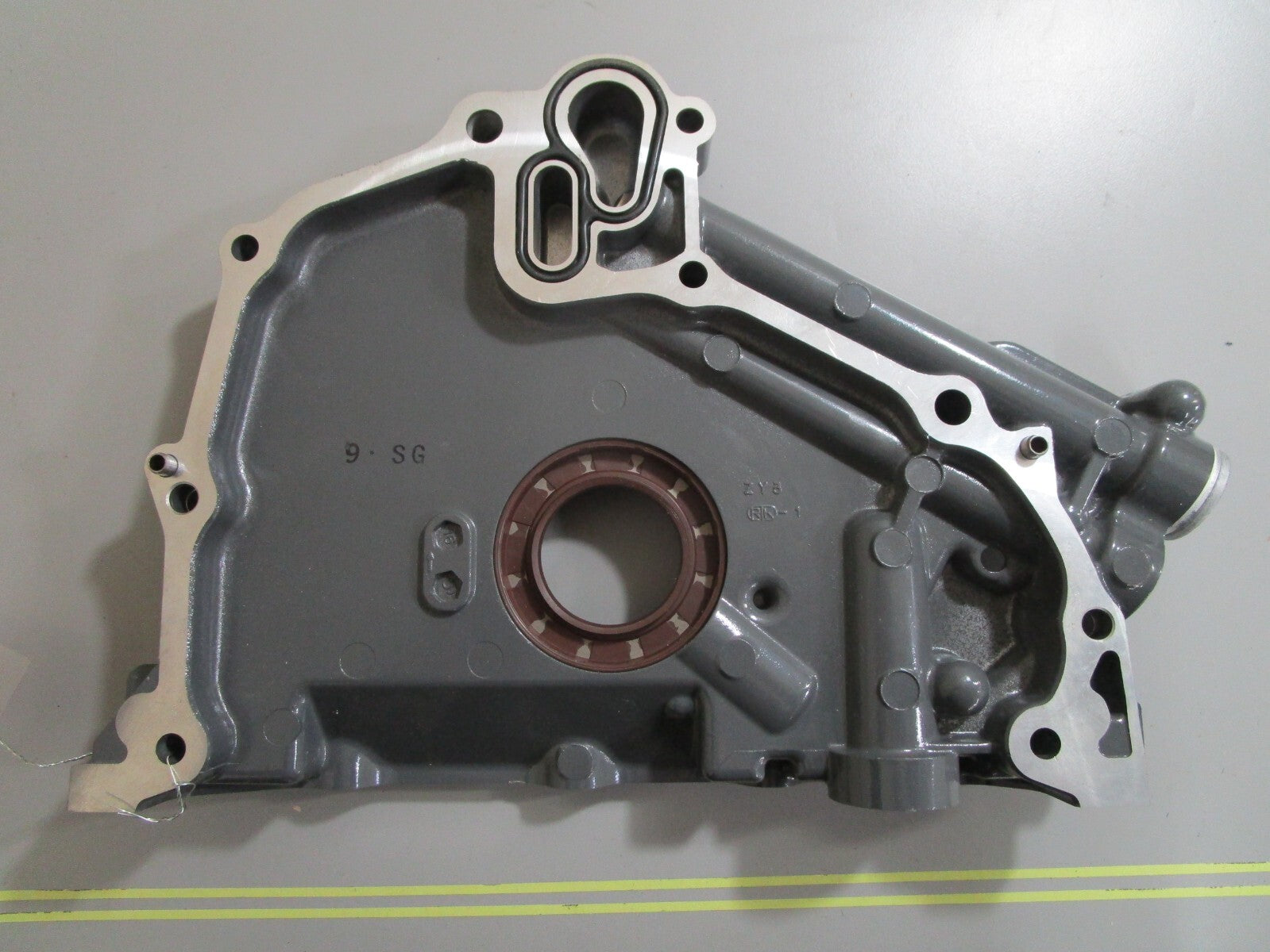 *NEW OEM* 0810 Honda 175 200 225 250 Crankcase Cover 11200-ZY3-010ZA