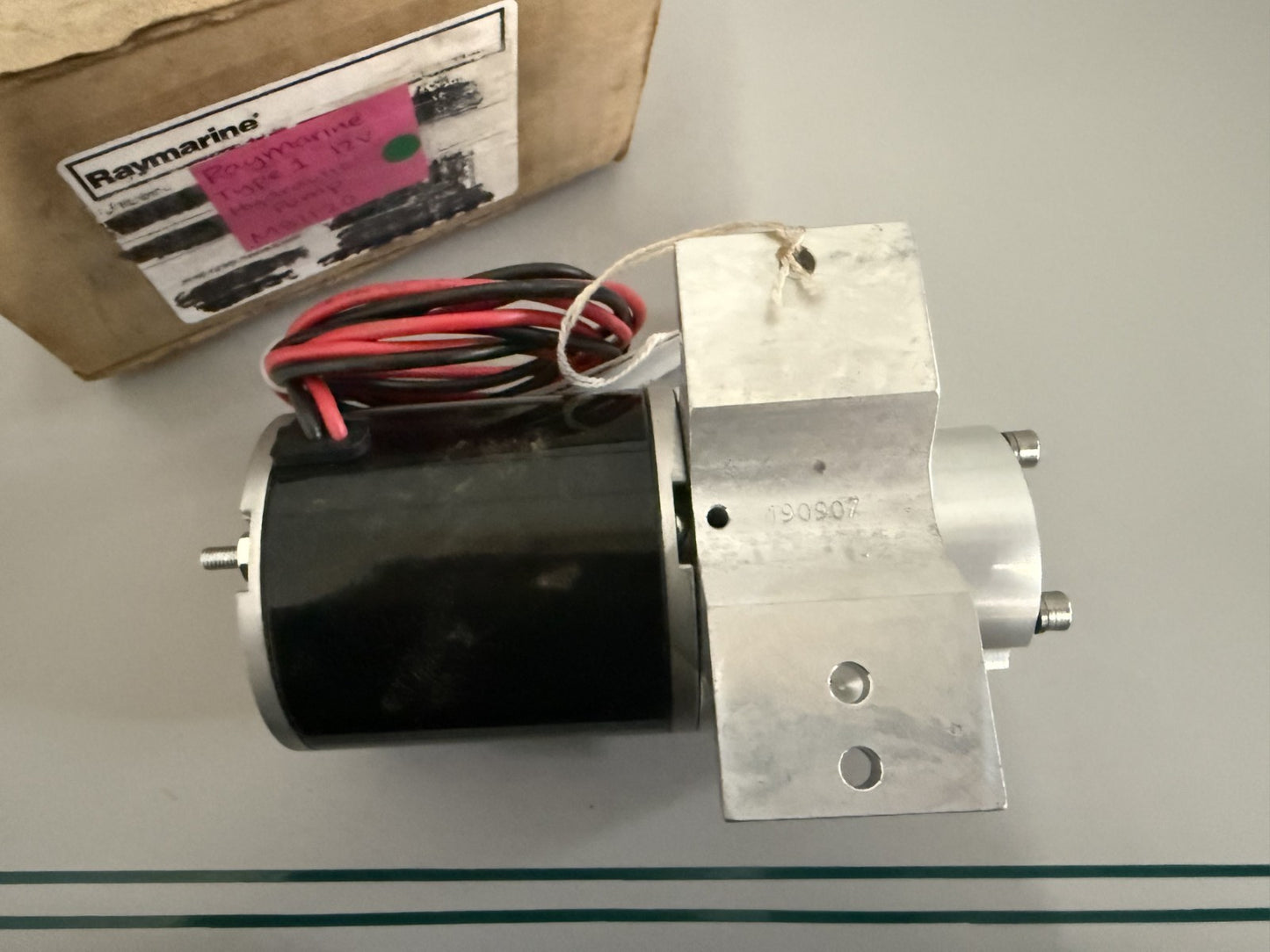 NEW OEM M81120 Raymarine Type 1 12V Hydraulic Pump 0820