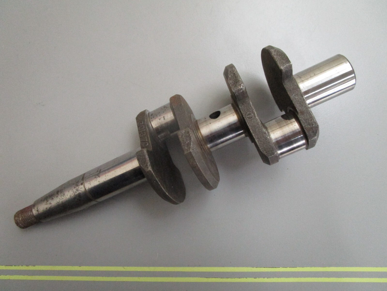 *NEW OEM* 0820 OMC Johnson Evinrude 5HP Crankshaft 376041 0376041