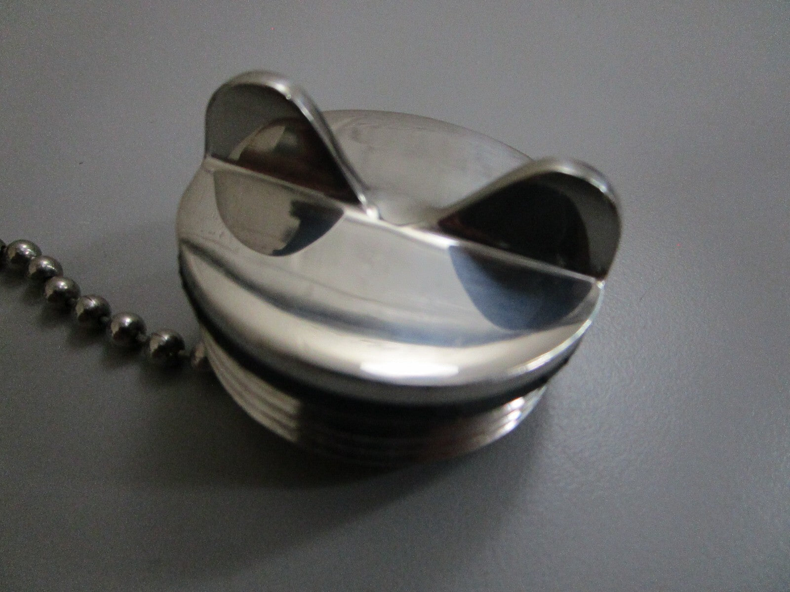 *NEW* 0820 Attwood Gas Cap & Chain 66001