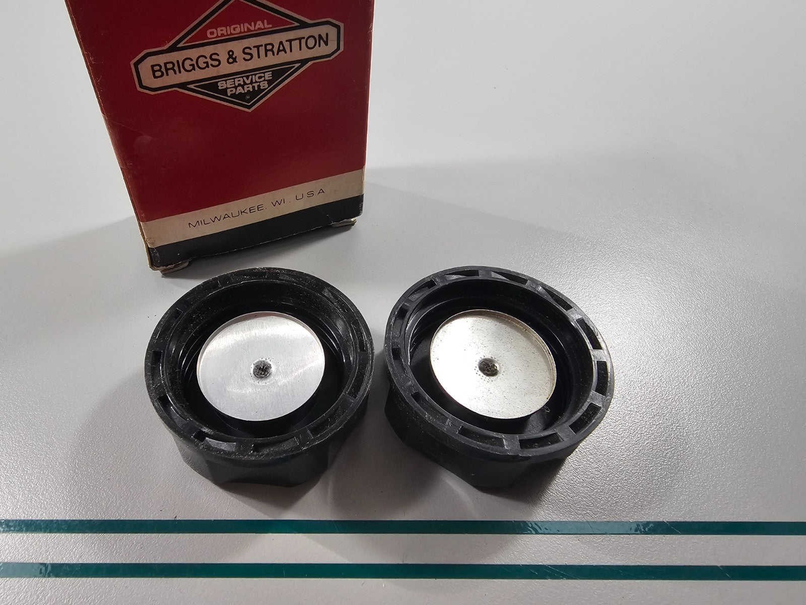 NEW OEM (LOT OF 2) 800006 Briggs & Stratton Fuel Cap 0810