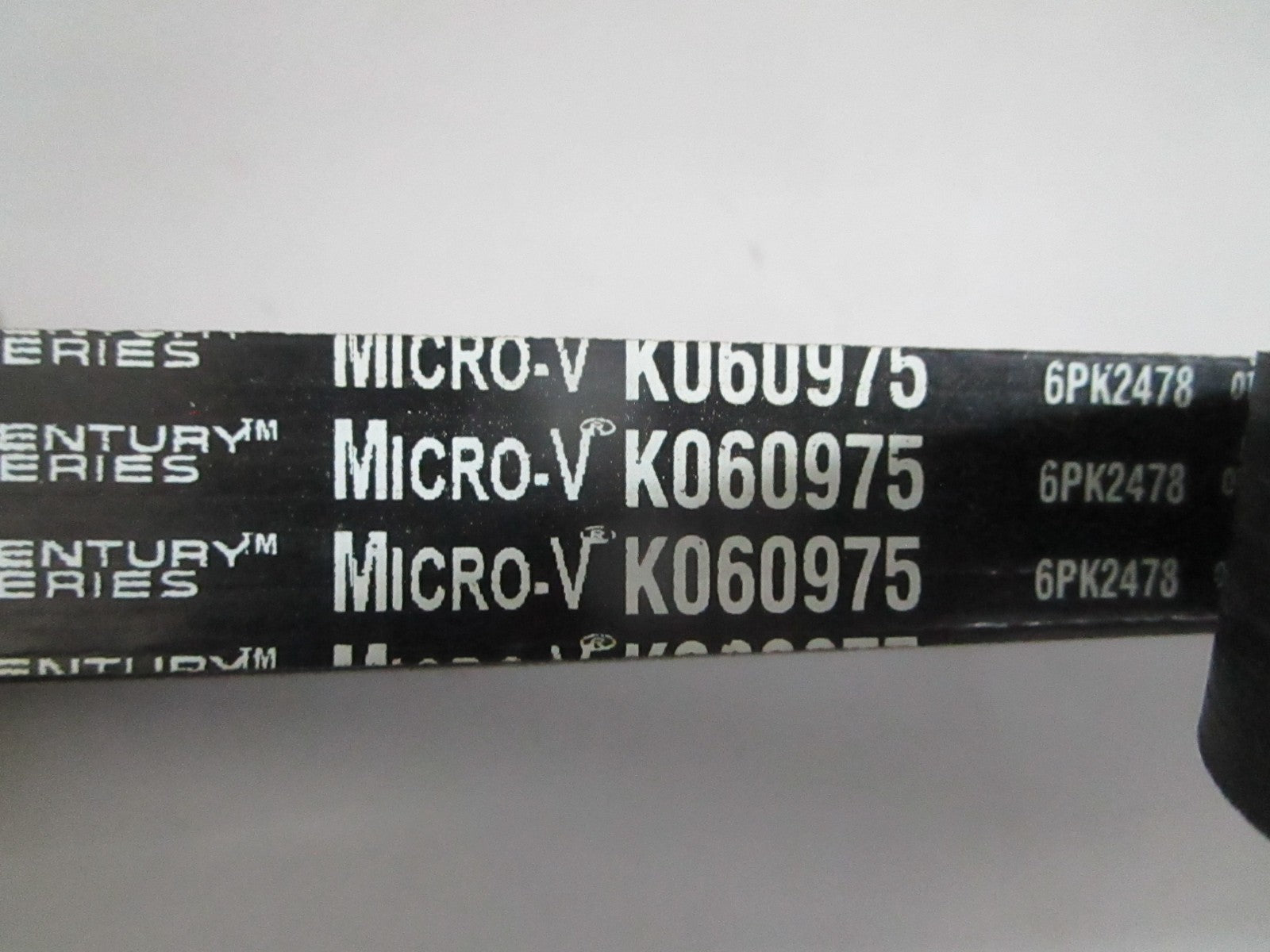 NEW K060975 Gates Century Series Micro-V Serpentine Belt 0820