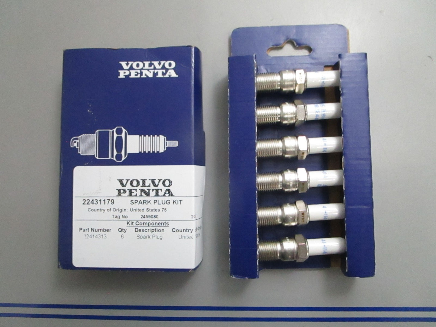 *NEW OEM* 0820 Volvo Penta 6 Spark Plug Kit 22431179