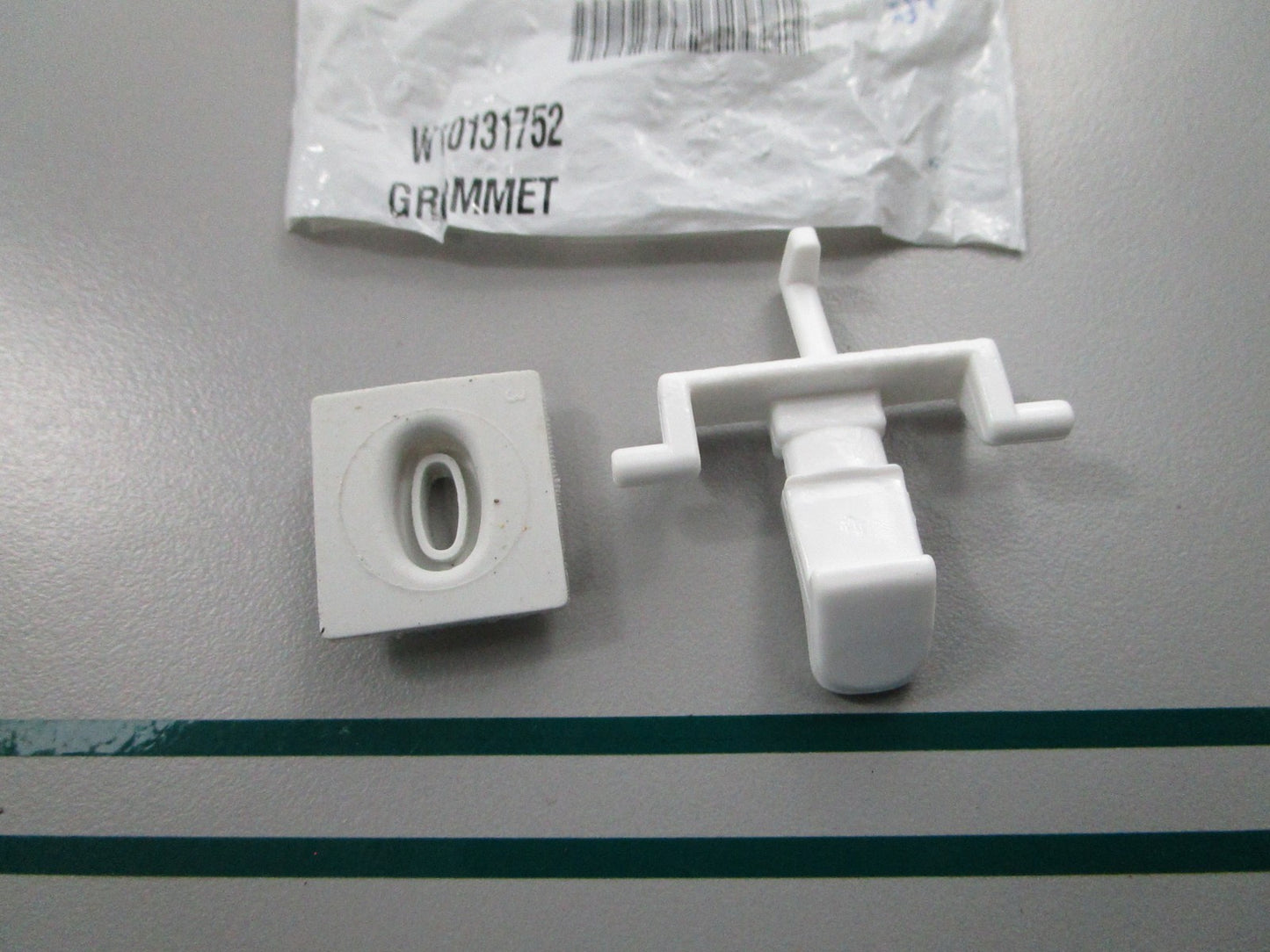 NEW OEM W10131752 Whirlpool Dishwasher Grommet 0810