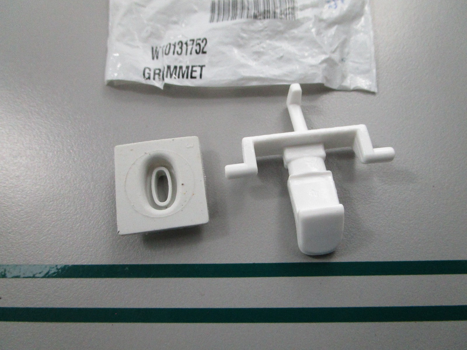 NEW OEM W10131752 Whirlpool Dishwasher Grommet 0810