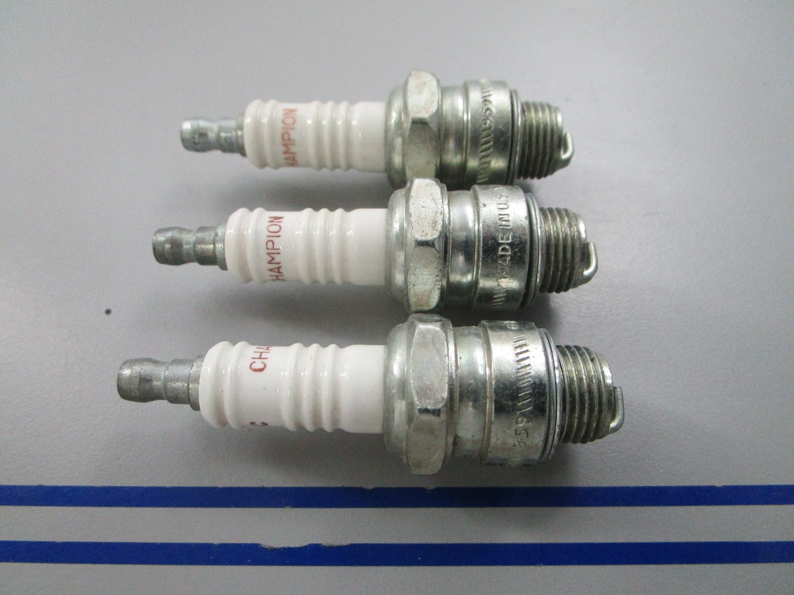 NEW (LOT OF 3) Champion J8C Spark Plug 0810