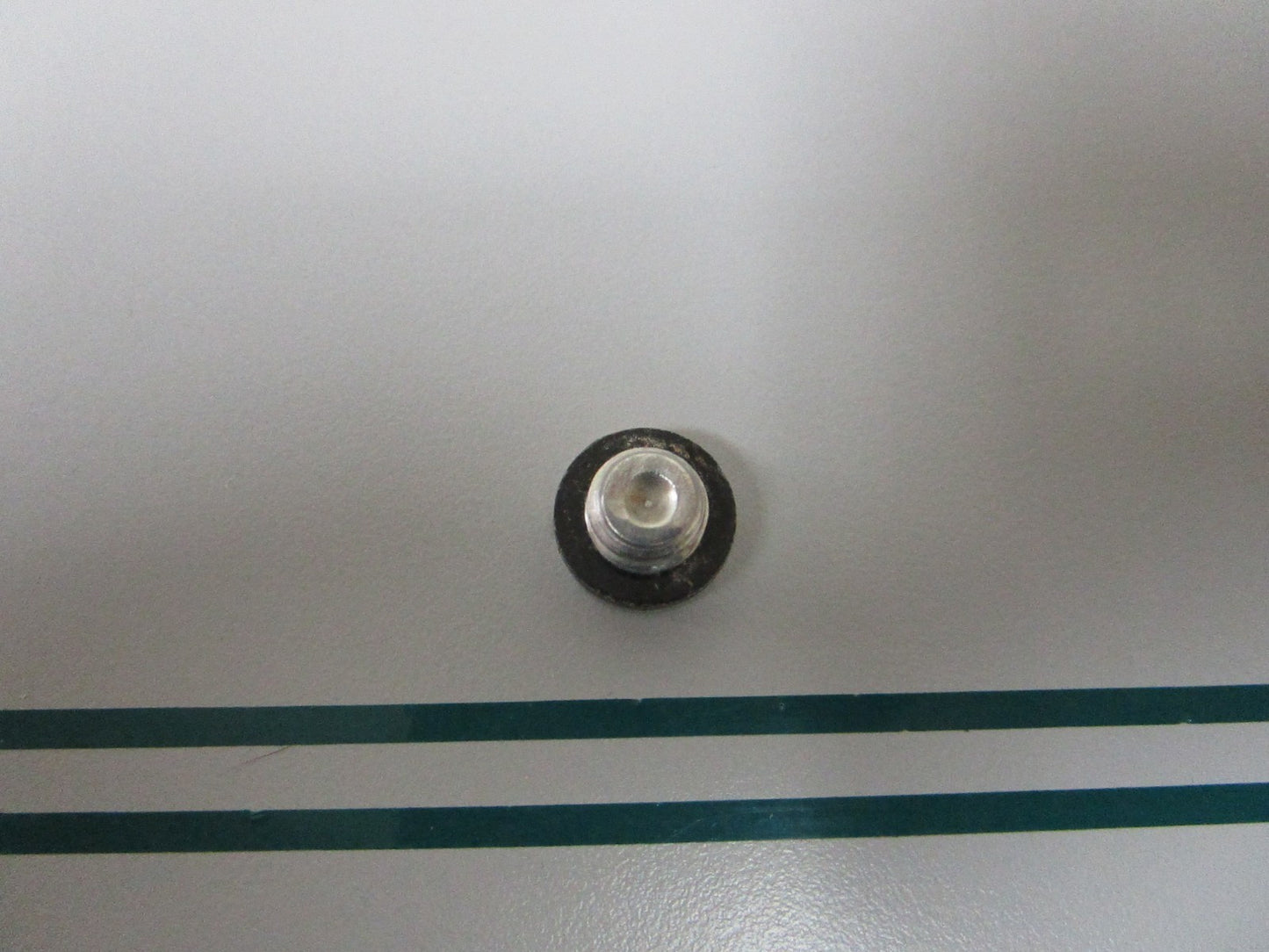 NEW OEM 307551 0307551 OMC Johnson Evinrude Drain Plug Screw 0810