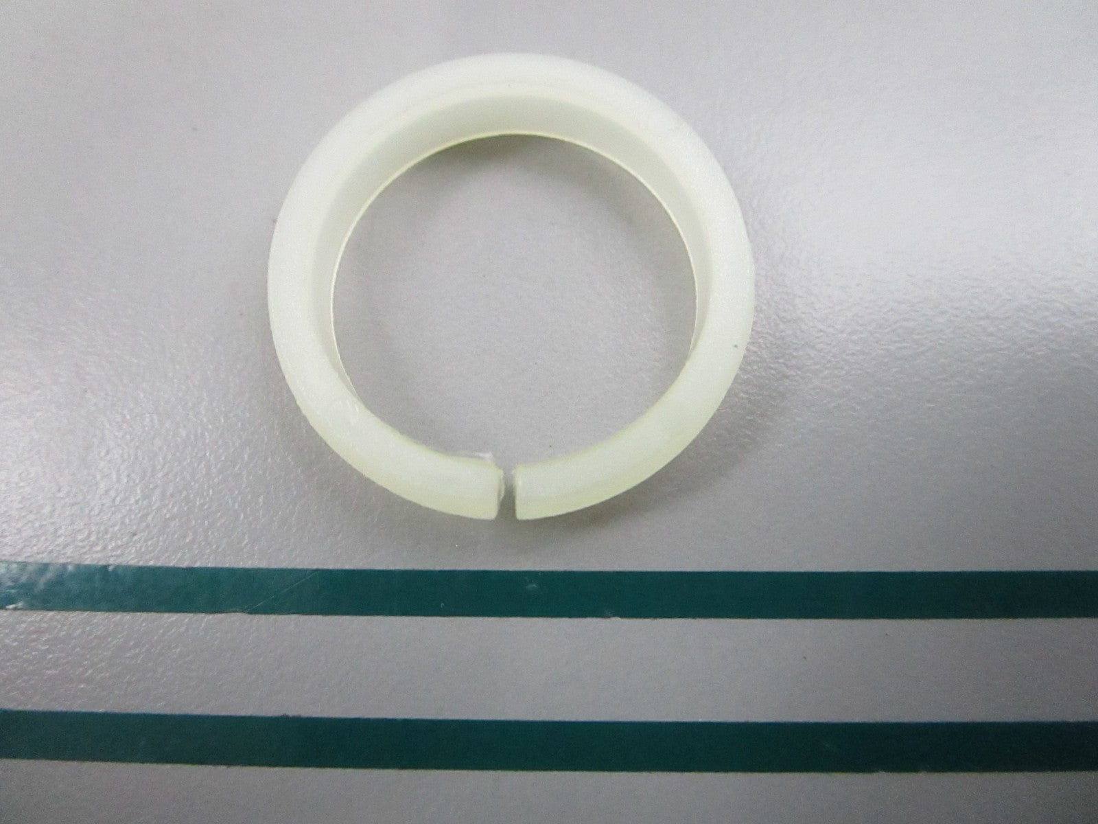NEW OEM 847108 Volvo Penta Retainer Ring 0810