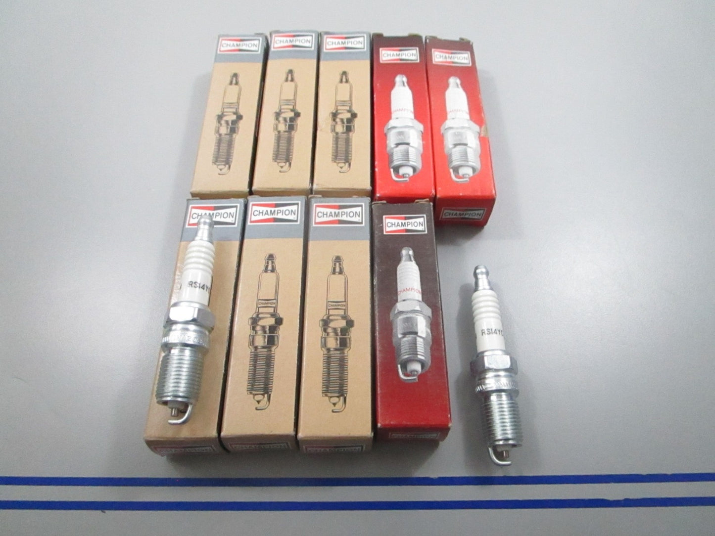 *NEW* (LOT OF 10) 0810 Champion Spark Plug RS14YC