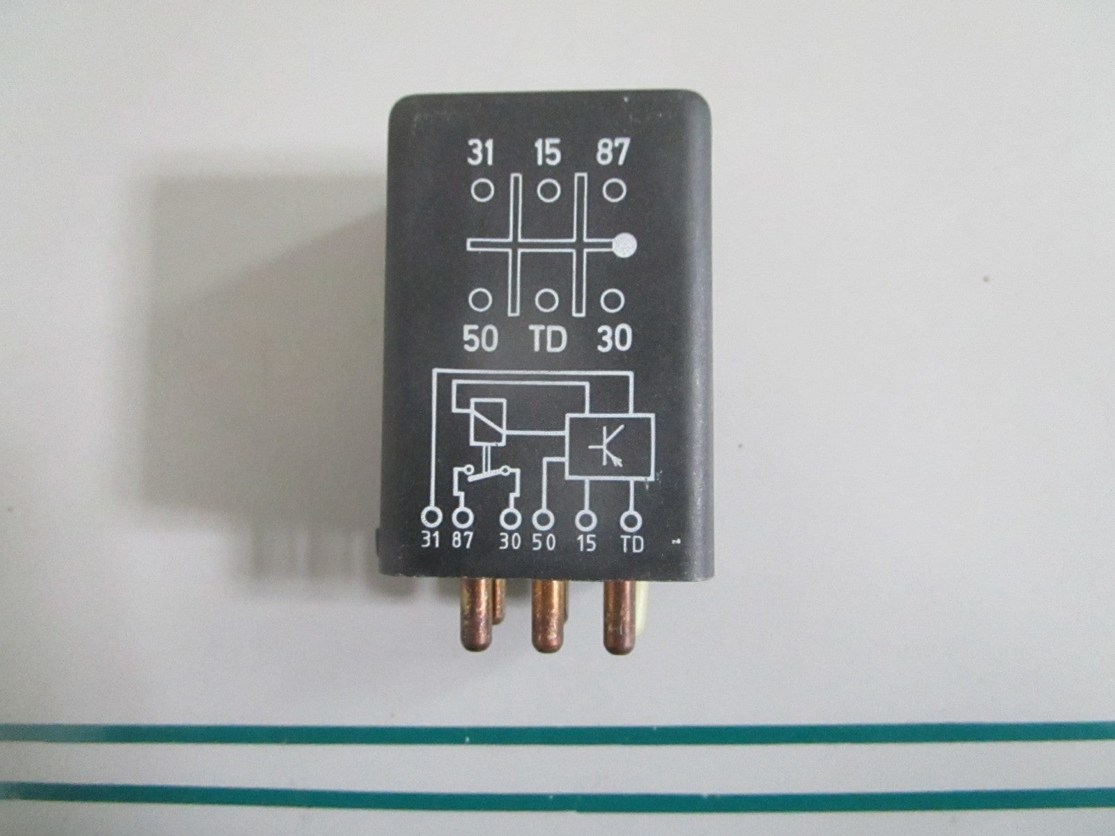 NEW OEM 0015450605 Mercedes-Benz Fuel Pump Relay 0820