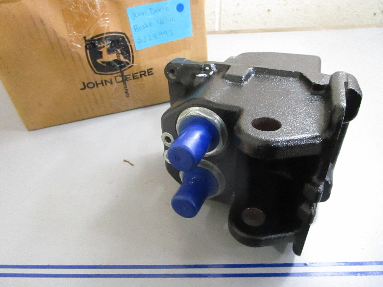 *NEW OEM* 0820 John Deere Brake Valve SJ28992