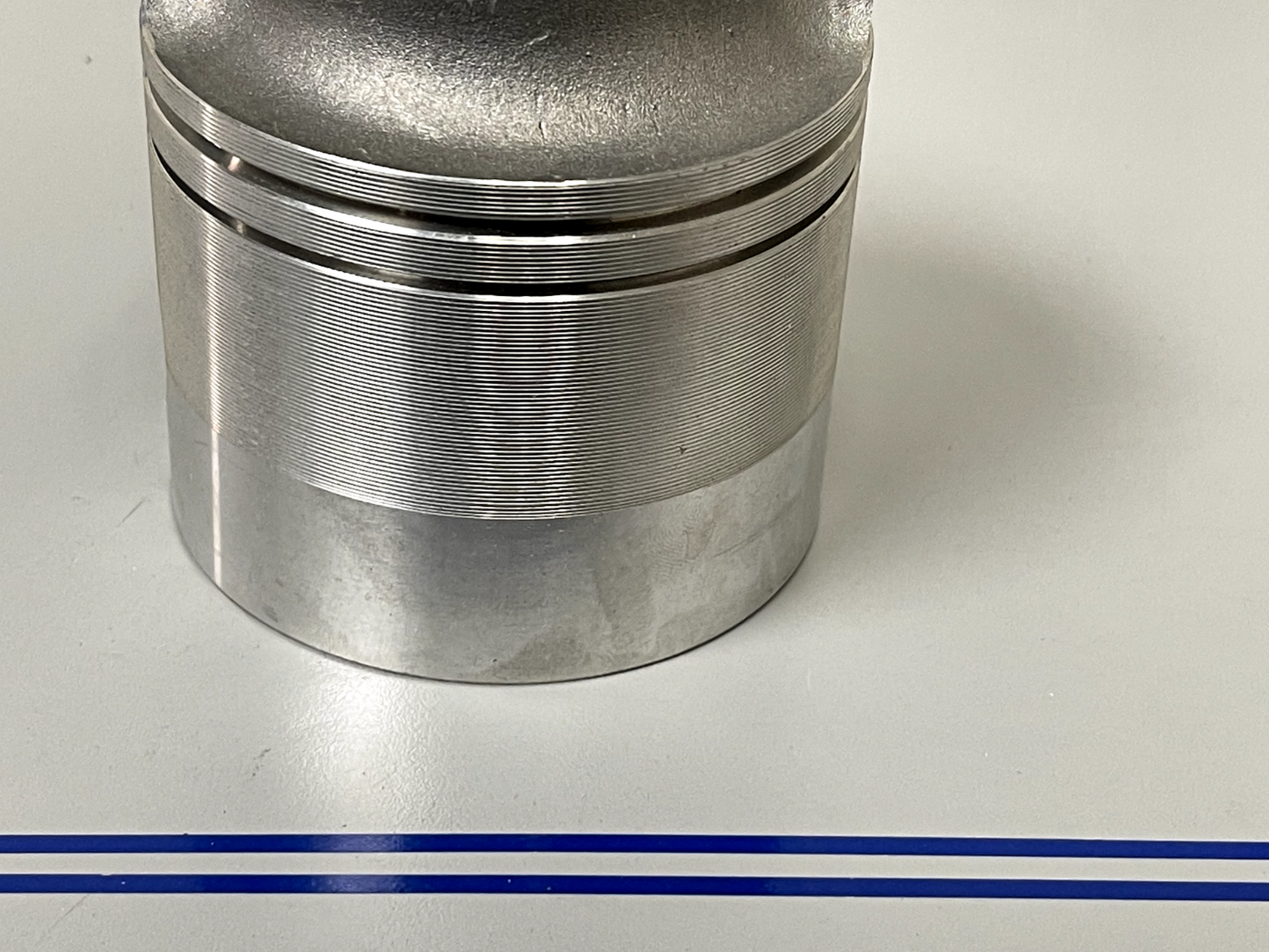 *NEW OEM* 0670 OMC Johnson Evinrude Piston 385569 0385569