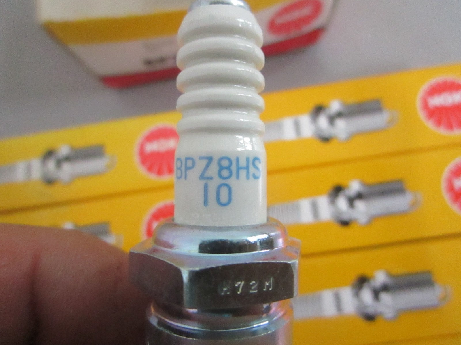 NEW OEM (LOT OF 10) BPZ8HS-10 NGK Spark Plug 0820