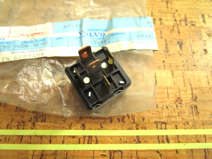 *NEW OEM* 0750 Volvo Penta RELAY 1501833