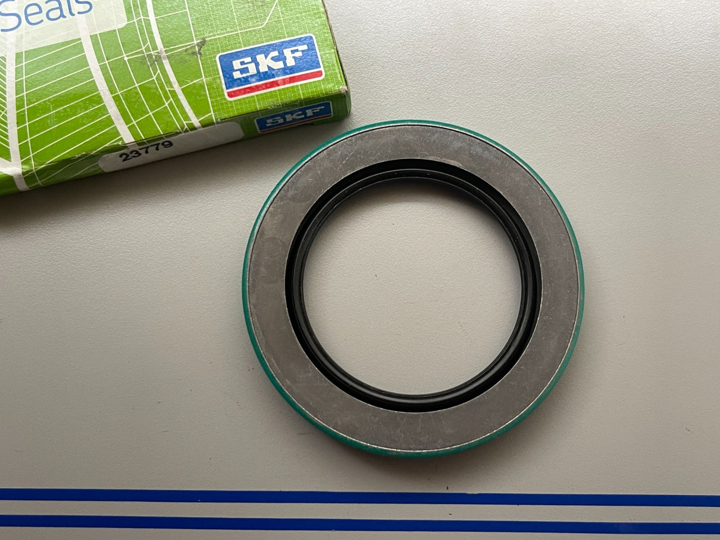 *NEW OEM* 0720 SKF CR Seal 23779