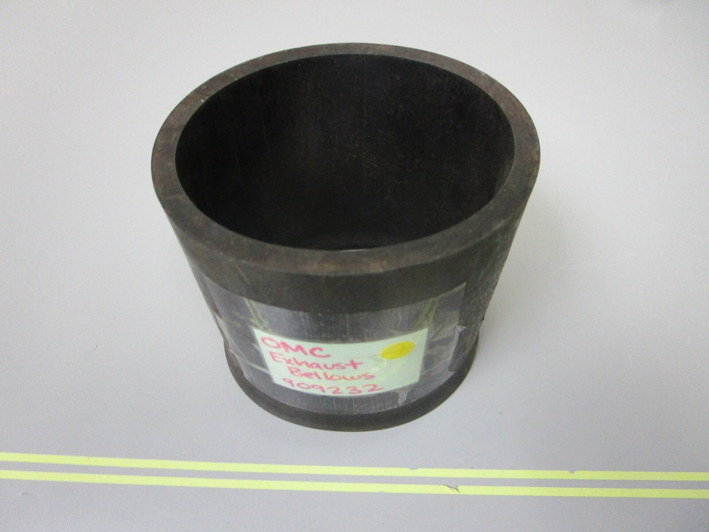 *NEW OEM* 0810 OMC Johnson Evinrude Exhaust Bellows 909232 0909232