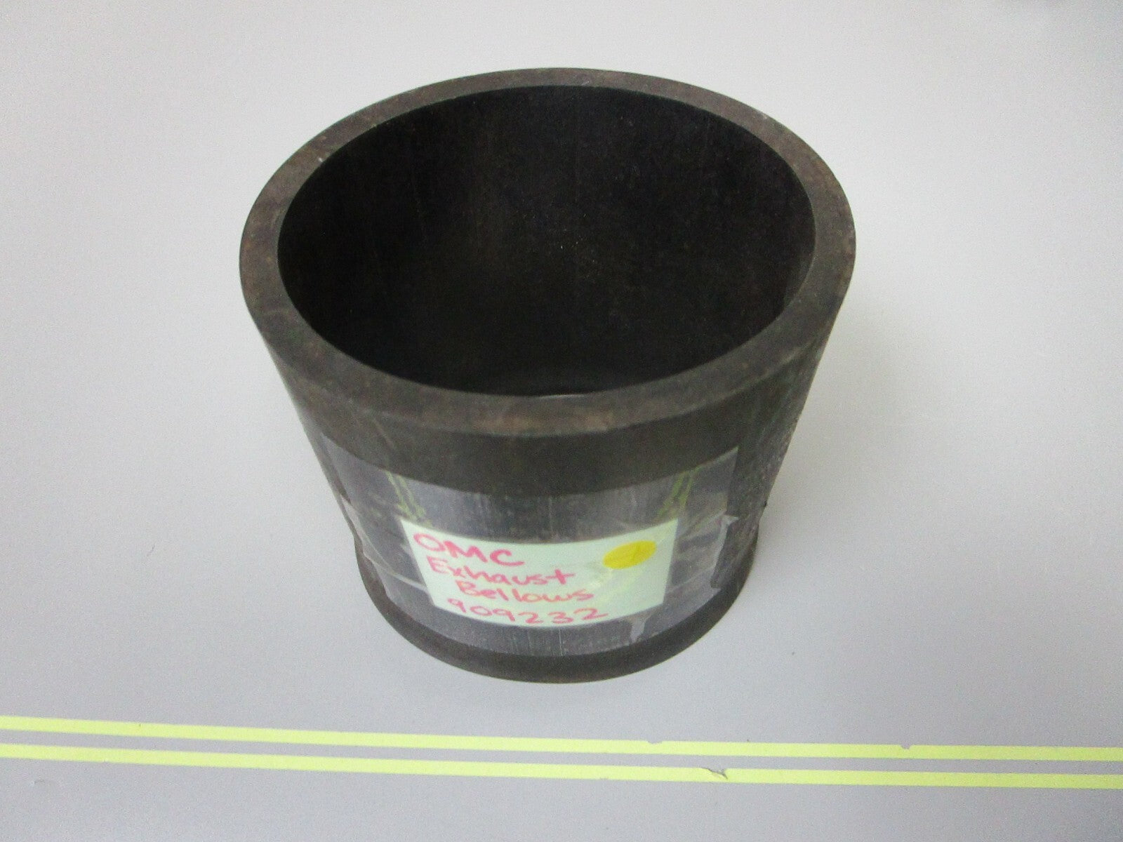 *NEW OEM* 0810 OMC Johnson Evinrude Exhaust Bellows 909232 0909232