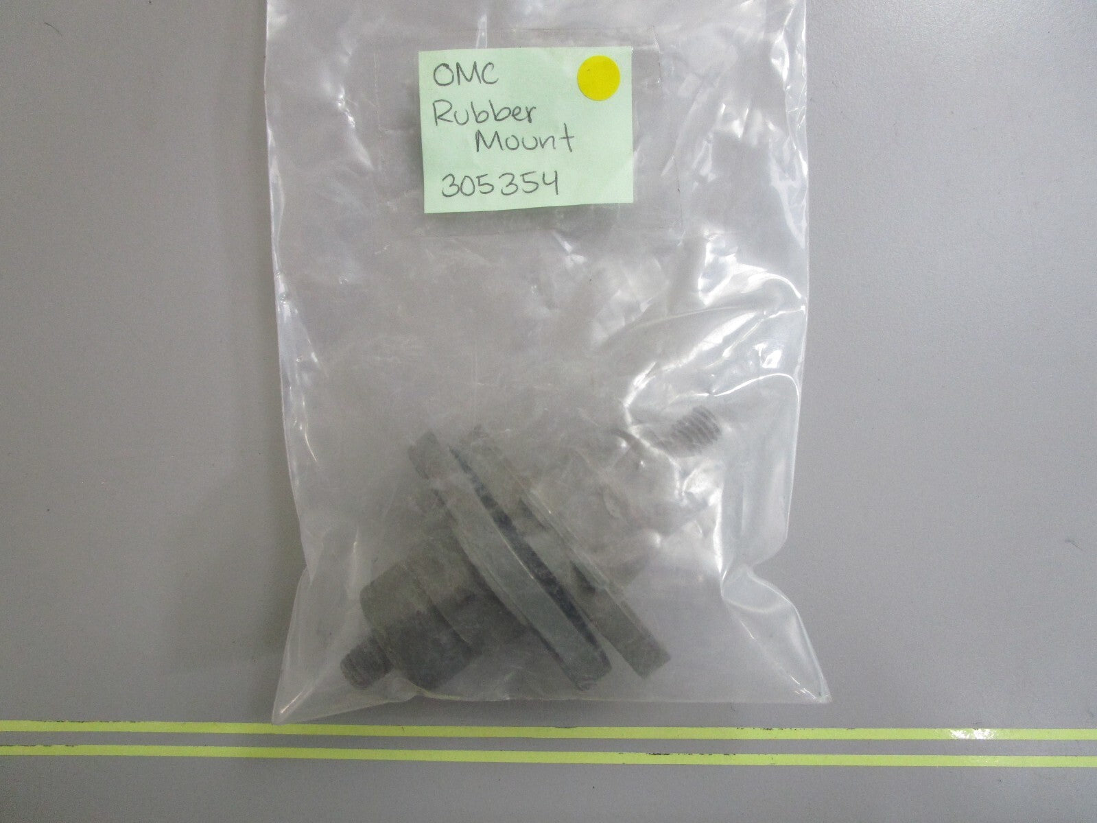 *NEW OEM* (LOT OF 2) 0810 OMC Johnson Evinrude Rubber Mount 305354 0305354