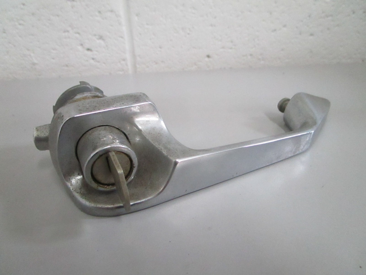 NEW OEM 1087660701 Mercedes-Benz Chrome Left Door Handle 0820