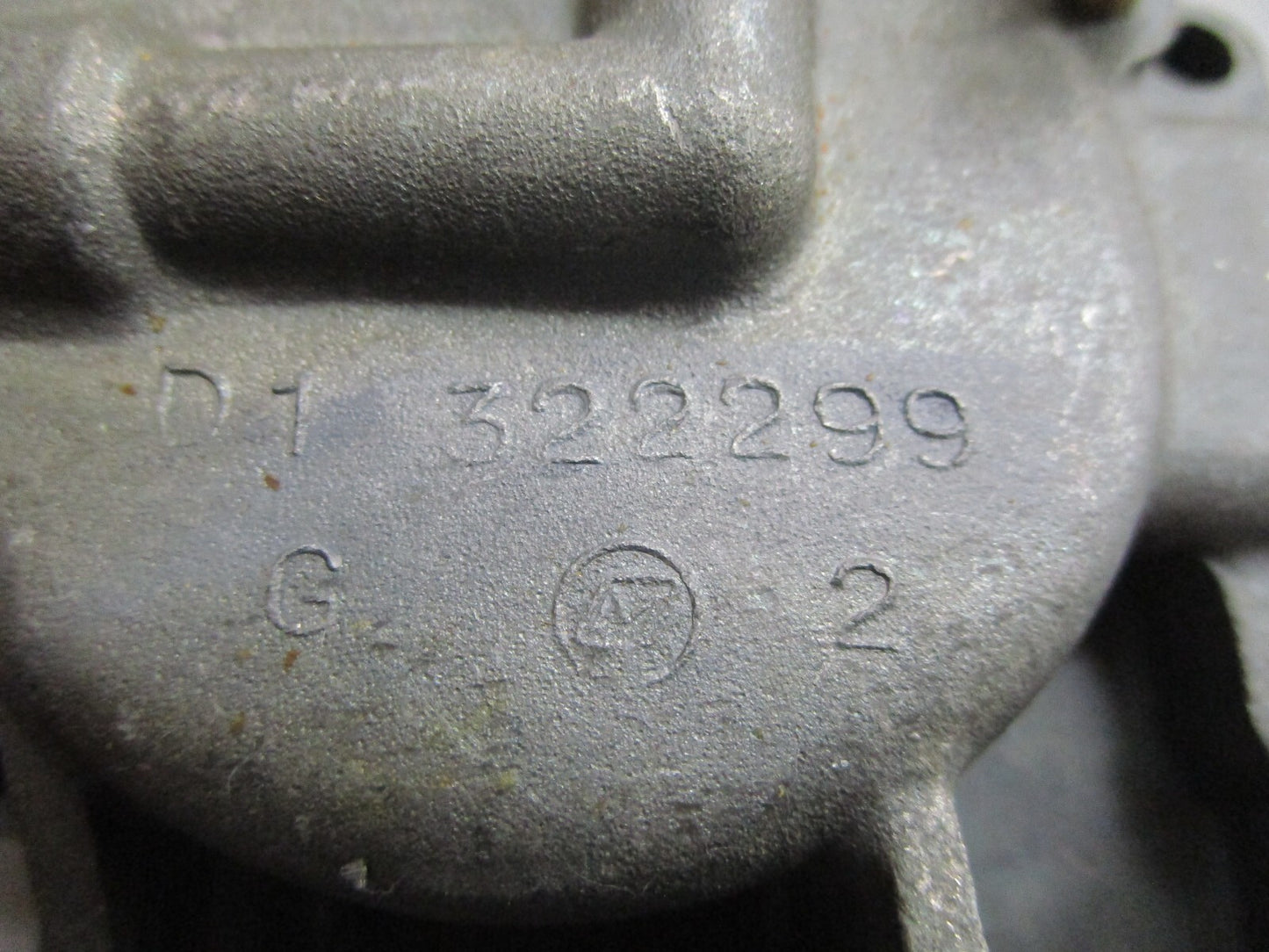 *NEW OEM* 0810 OMC Johnson Evinrude Carburetor Cap 322299 0322299