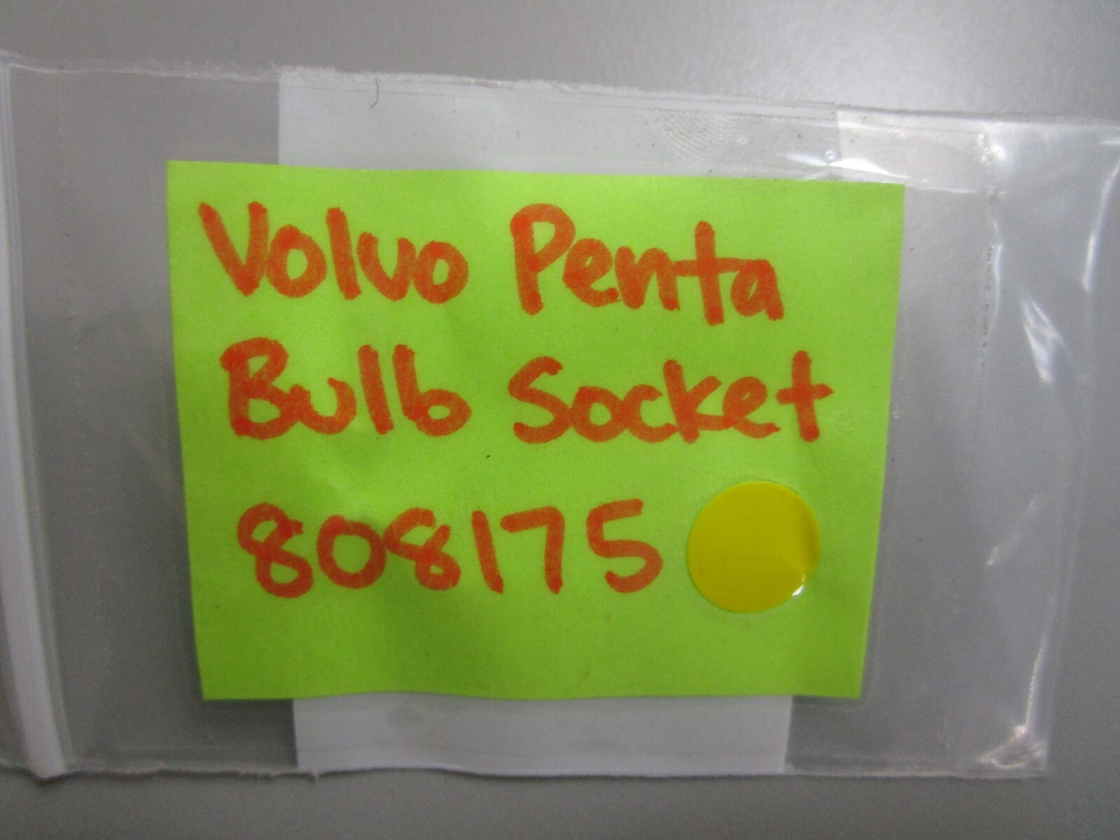 *NEW OEM* 0810 Volvo Penta Bulb Socket 808175