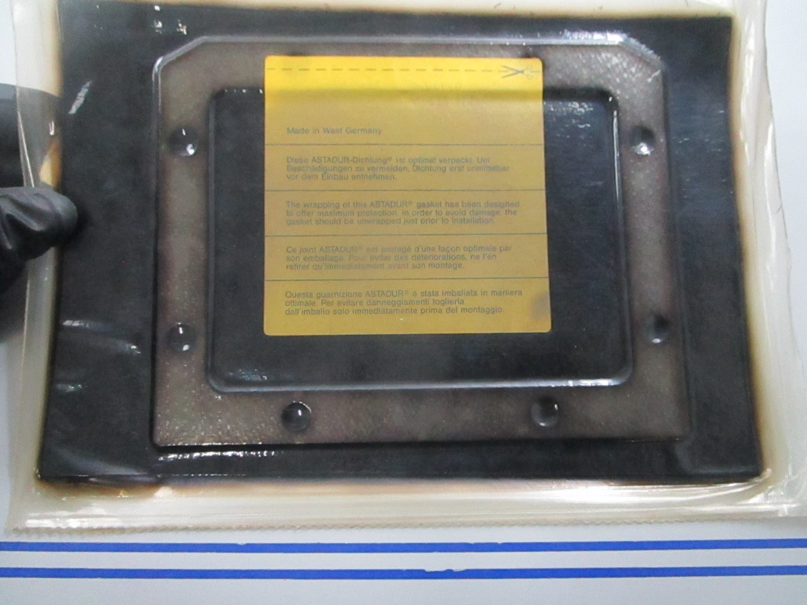 *NEW OEM* 0810 Volvo Penta Gasket 838979