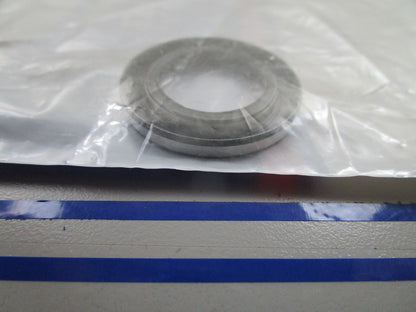 *NEW OEM* 0810 OMC Johnson Evinrude Oil Retainer 329923 0329923