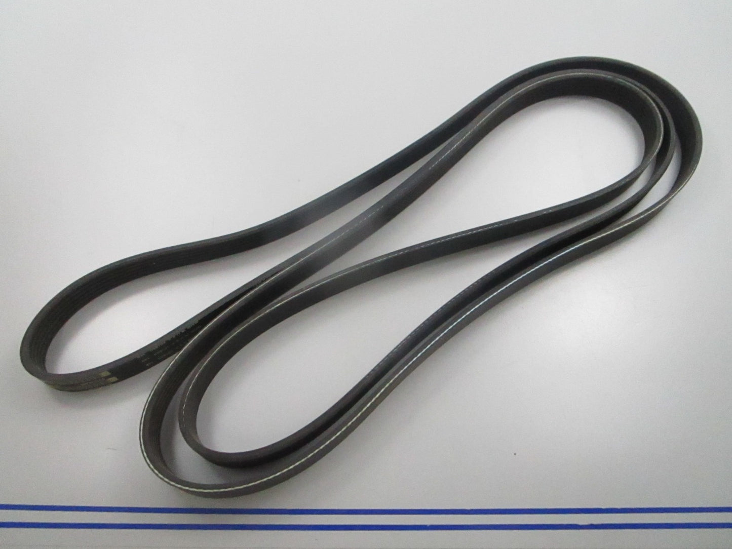 NEW K061195 Gates Micro-V Serpentine Belt 0810