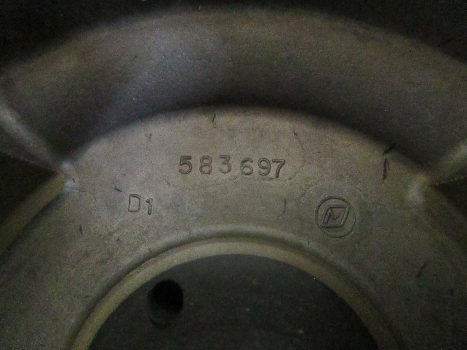 *NEW OEM* 0820 OMC Johnson Evinrude Flywheel 583696 0583696 583697