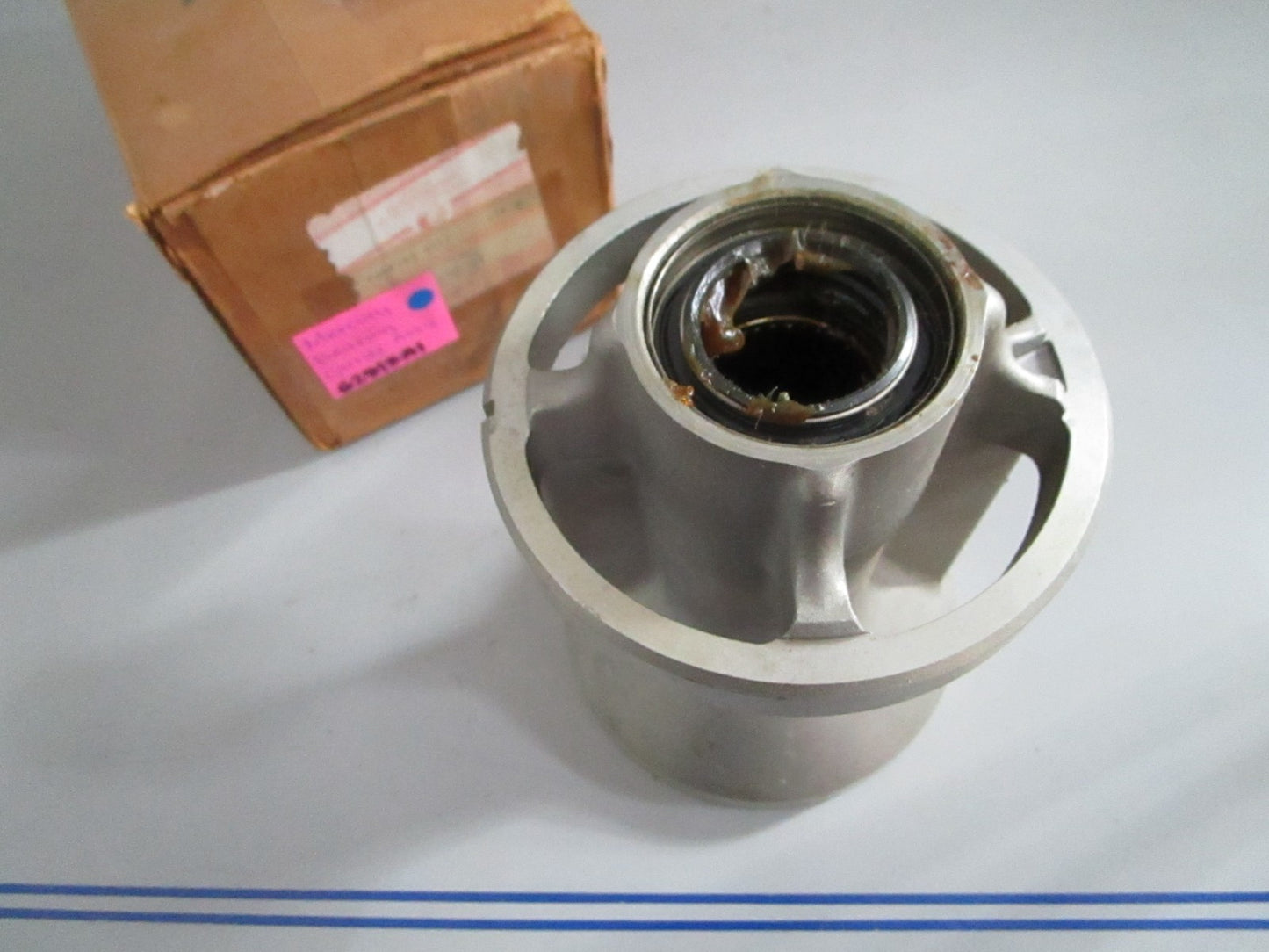 NEW OEM 62813A1 Mercury Quicksilver Bearing Carrier Assy 0820