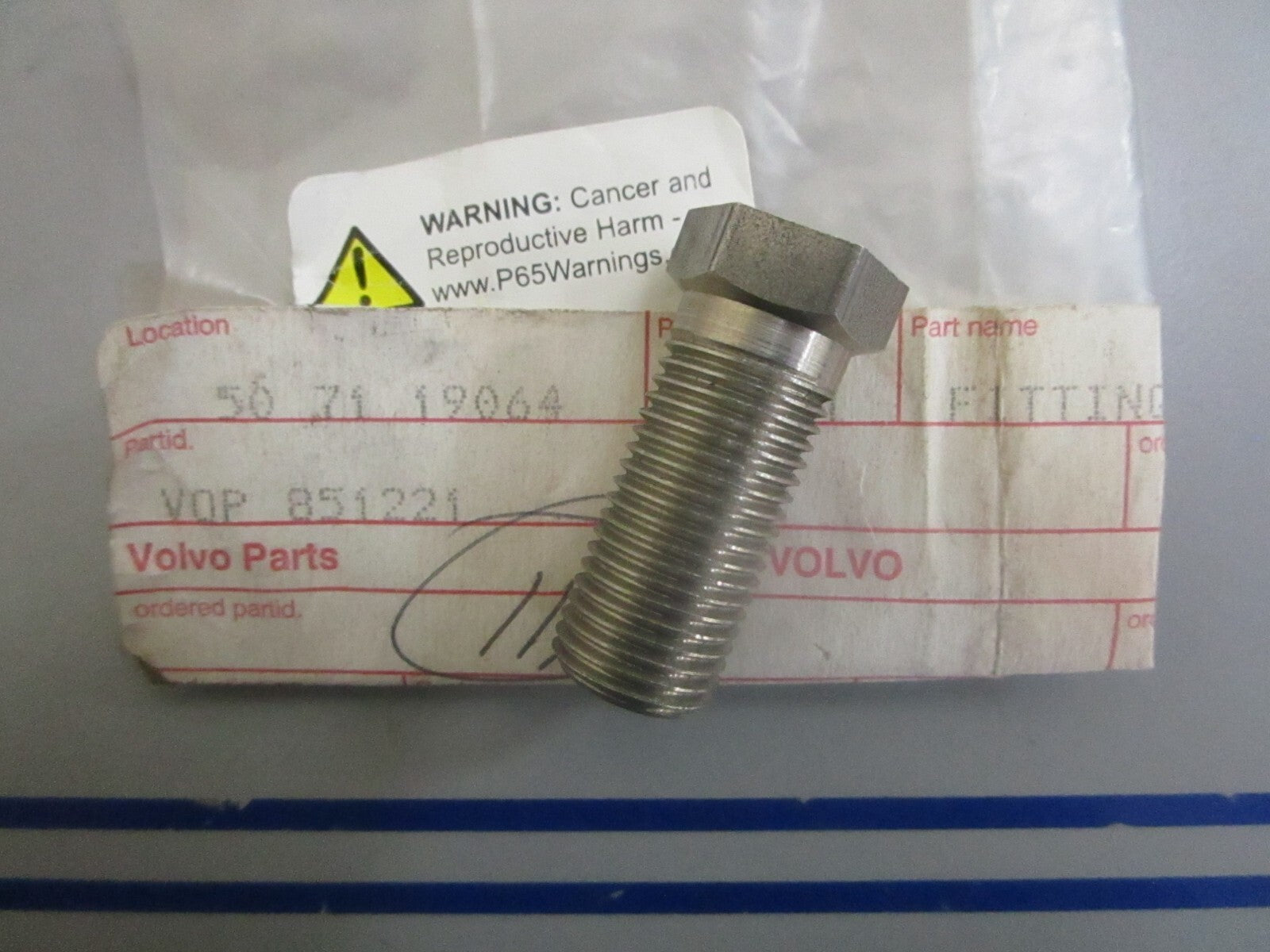 *NEW OEM* 0820 Volvo Penta Fitting 851221