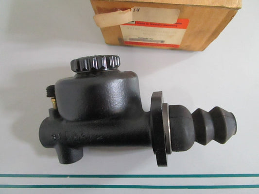 NEW OEM 0002951406 Mercedes-Benz Clutch Master Cylinder 0820