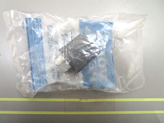 *NEW OEM* 0750 Volvo Penta RELAY 3858809