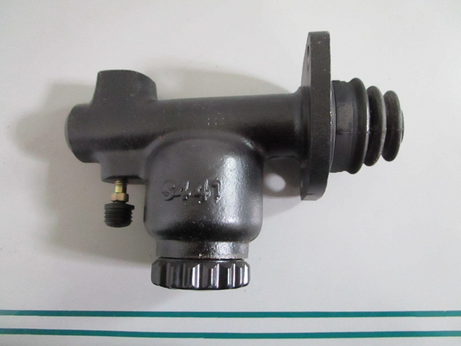 NEW OEM 0002951506 Mercedes-Benz Clutch Master Cylinder 0820