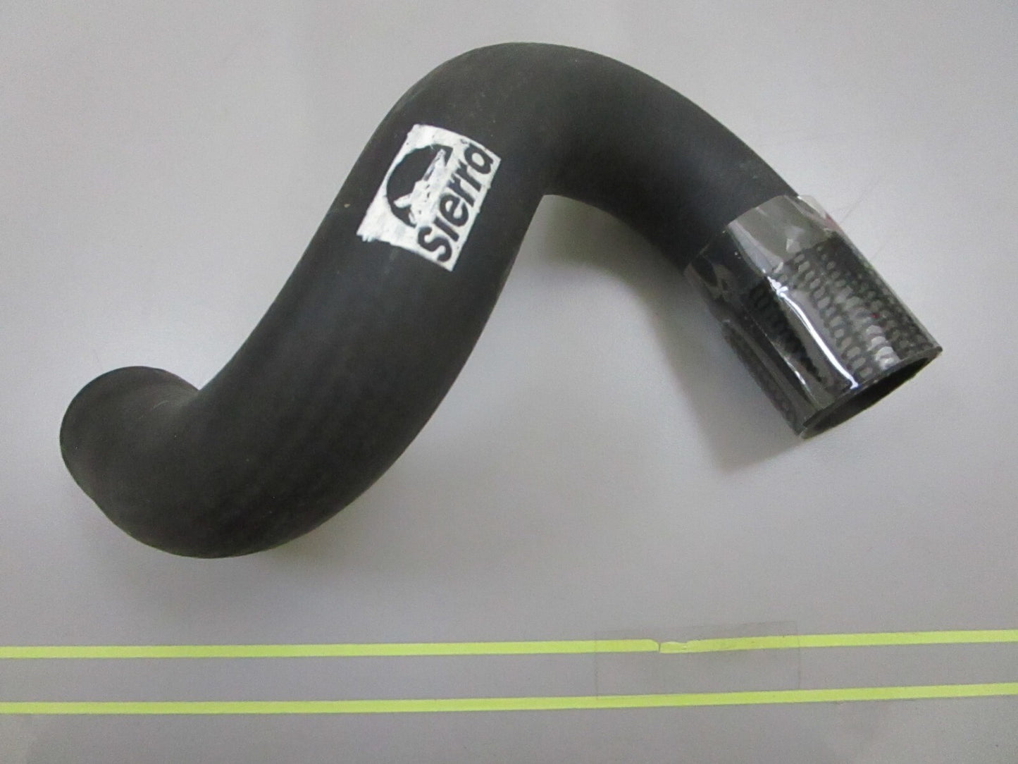 *NEW* 0810 Sierra Hose 18-2775 Replaces: Volvo875822