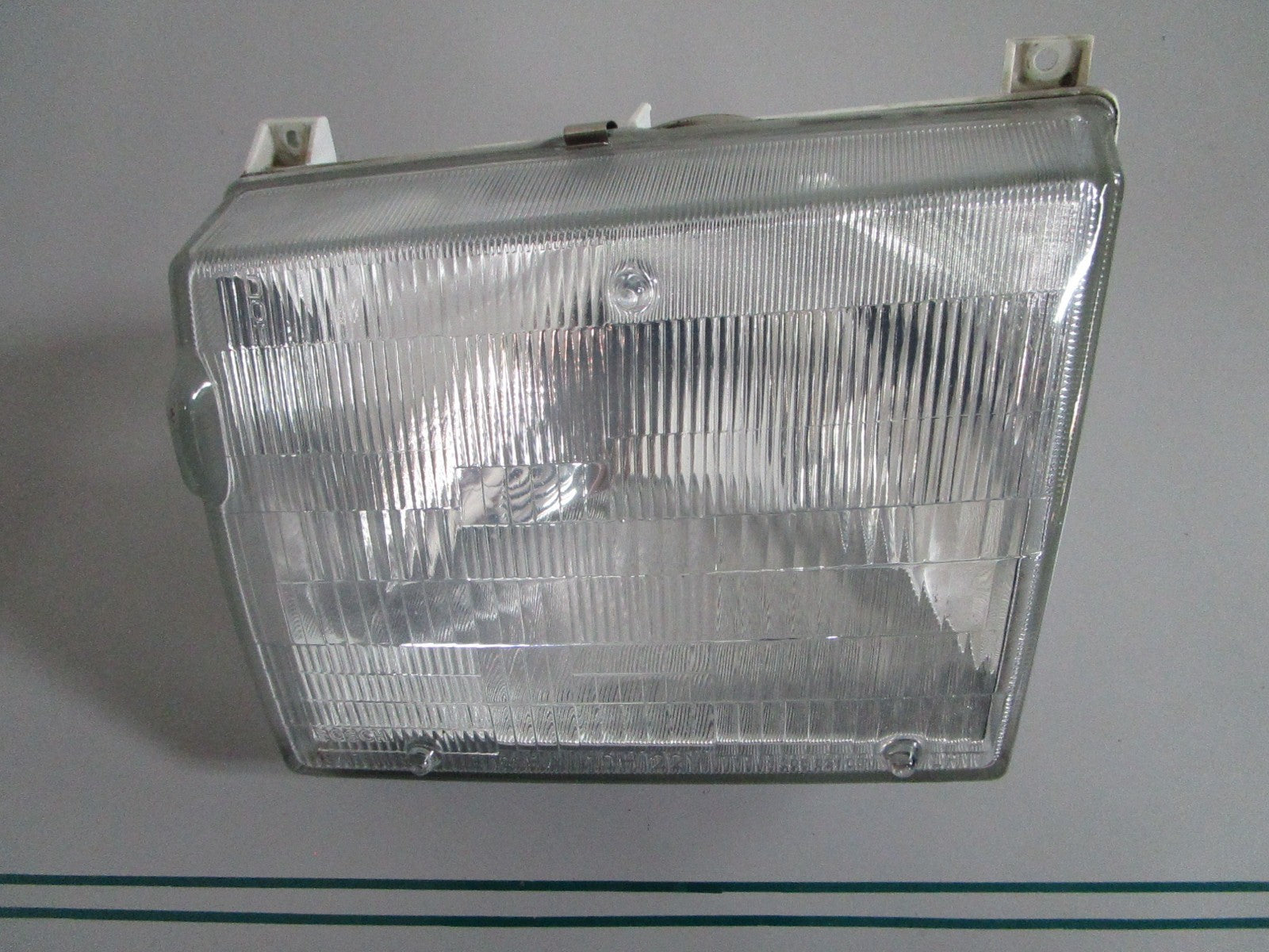 NEW OEM 0038262290 1305320491 Mercedes-Benz Bosch Left Headlight 0820