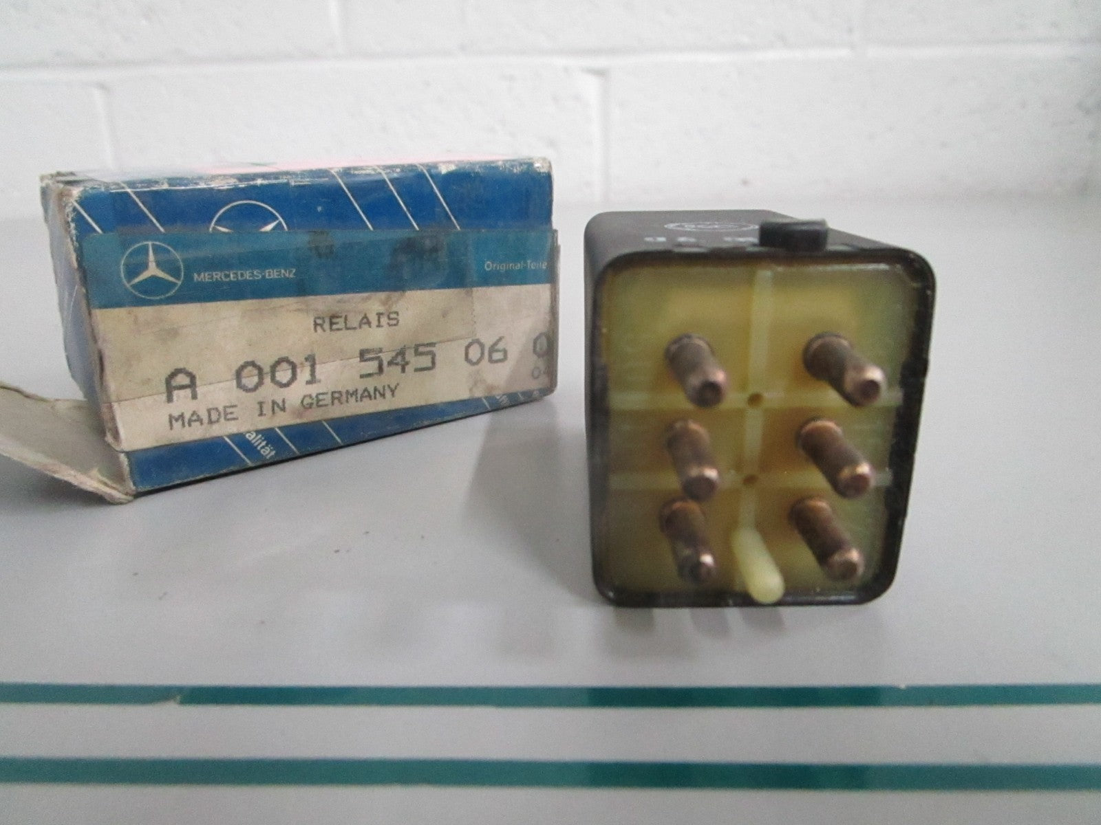 NEW OEM 0015450605 Mercedes-Benz Fuel Pump Relay 0820