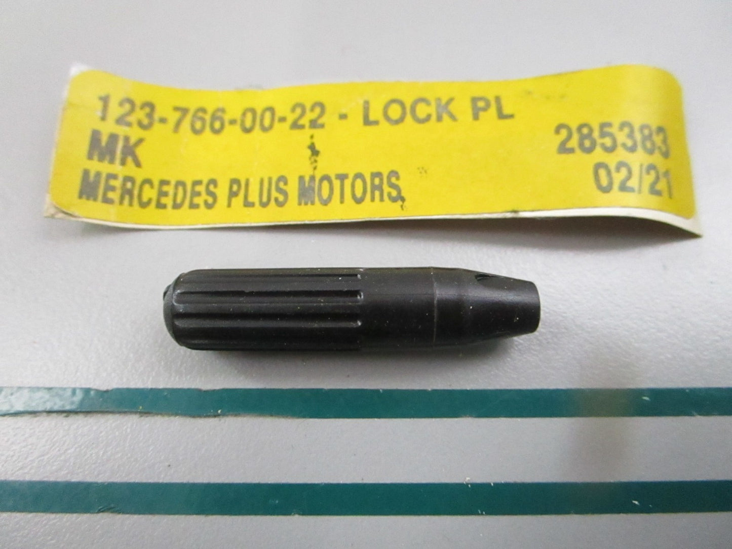 NEW OEM 1237660022 Mercedes-Benz Door Lock Knob 0810