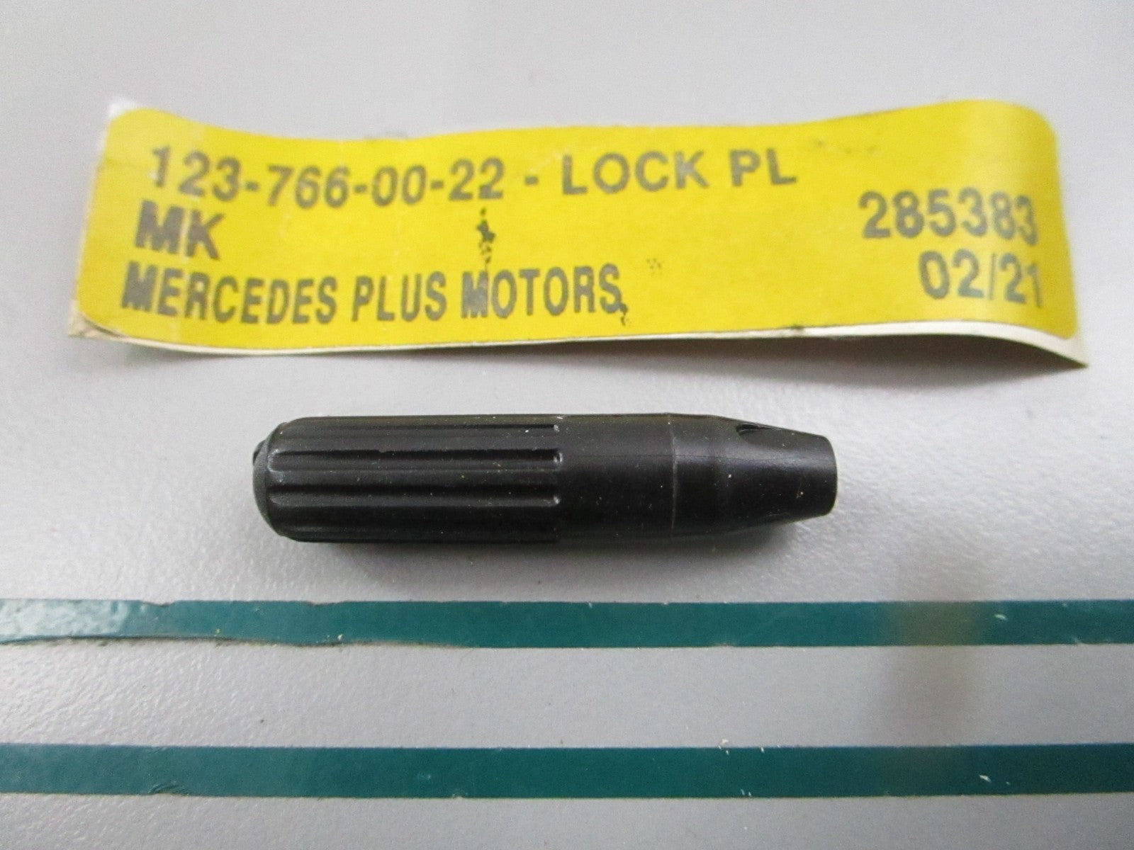 NEW OEM 1237660022 Mercedes-Benz Door Lock Knob 0810