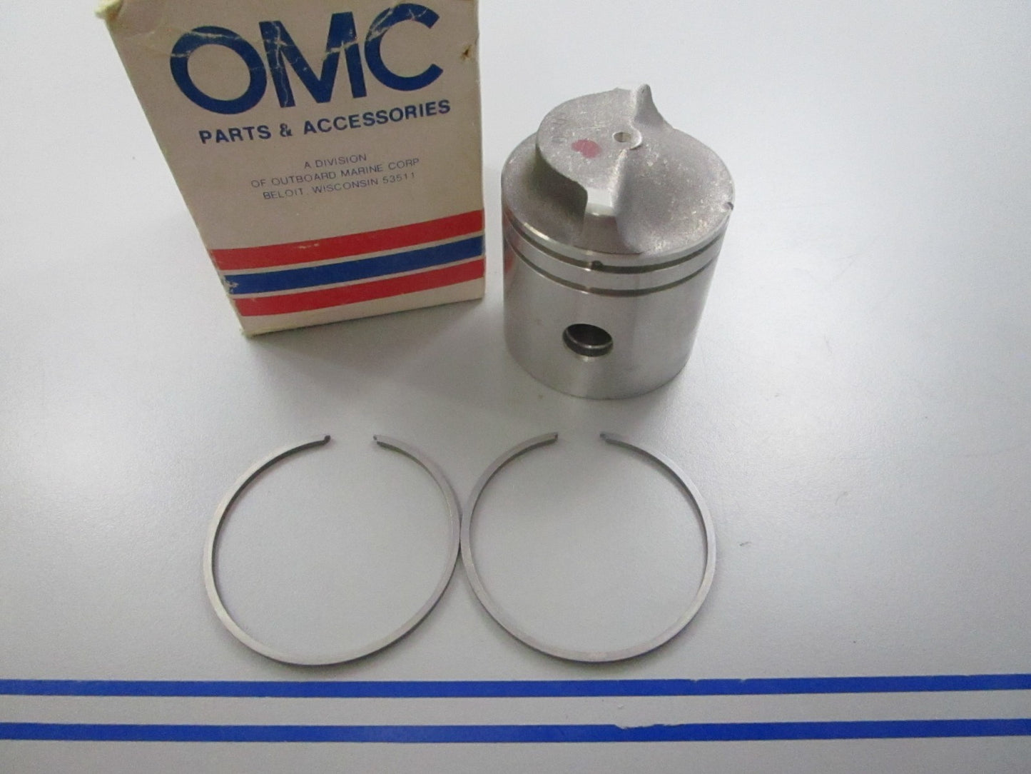 *NEW OEM* 0810 OMC Johnson Evinrude Piston 396572 0396572