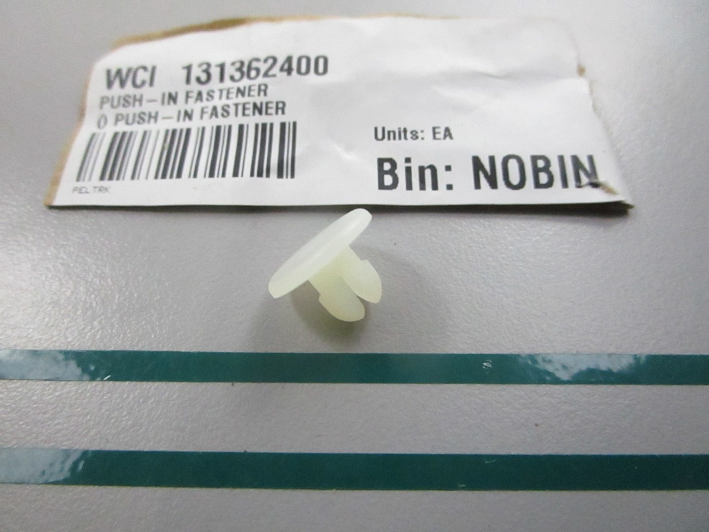 NEW OEM 131362400 Frigidaire Fastener 0810