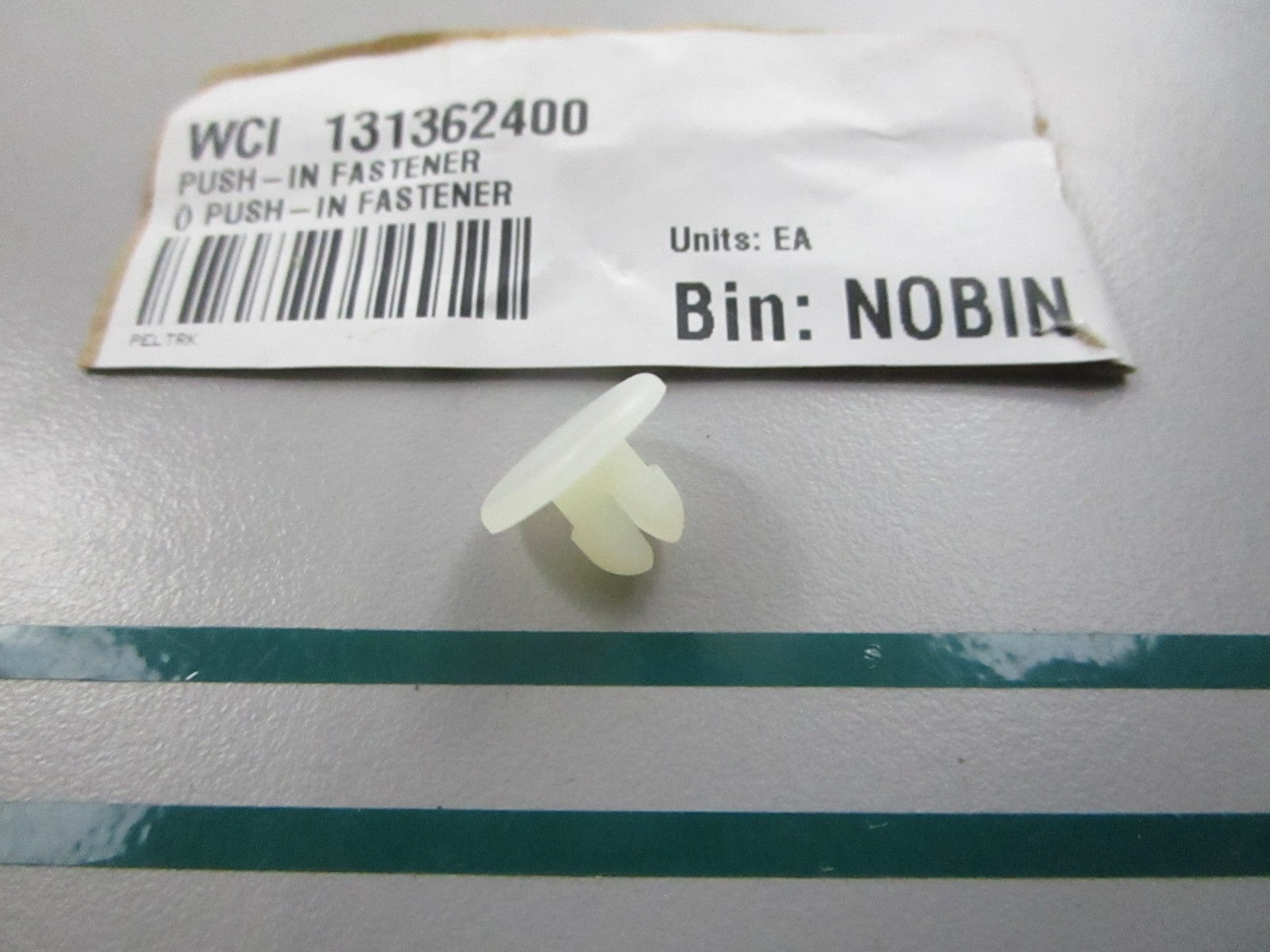 NEW OEM 131362400 Frigidaire Fastener 0810