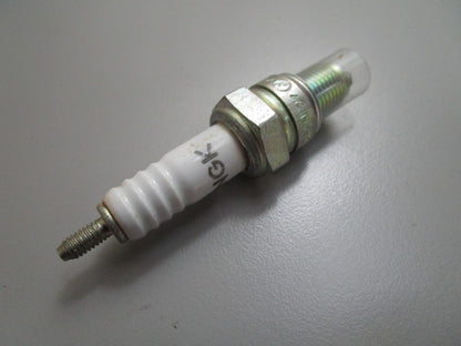 *NEW OEM* 0810 Honda Spark Plug 98056-56711