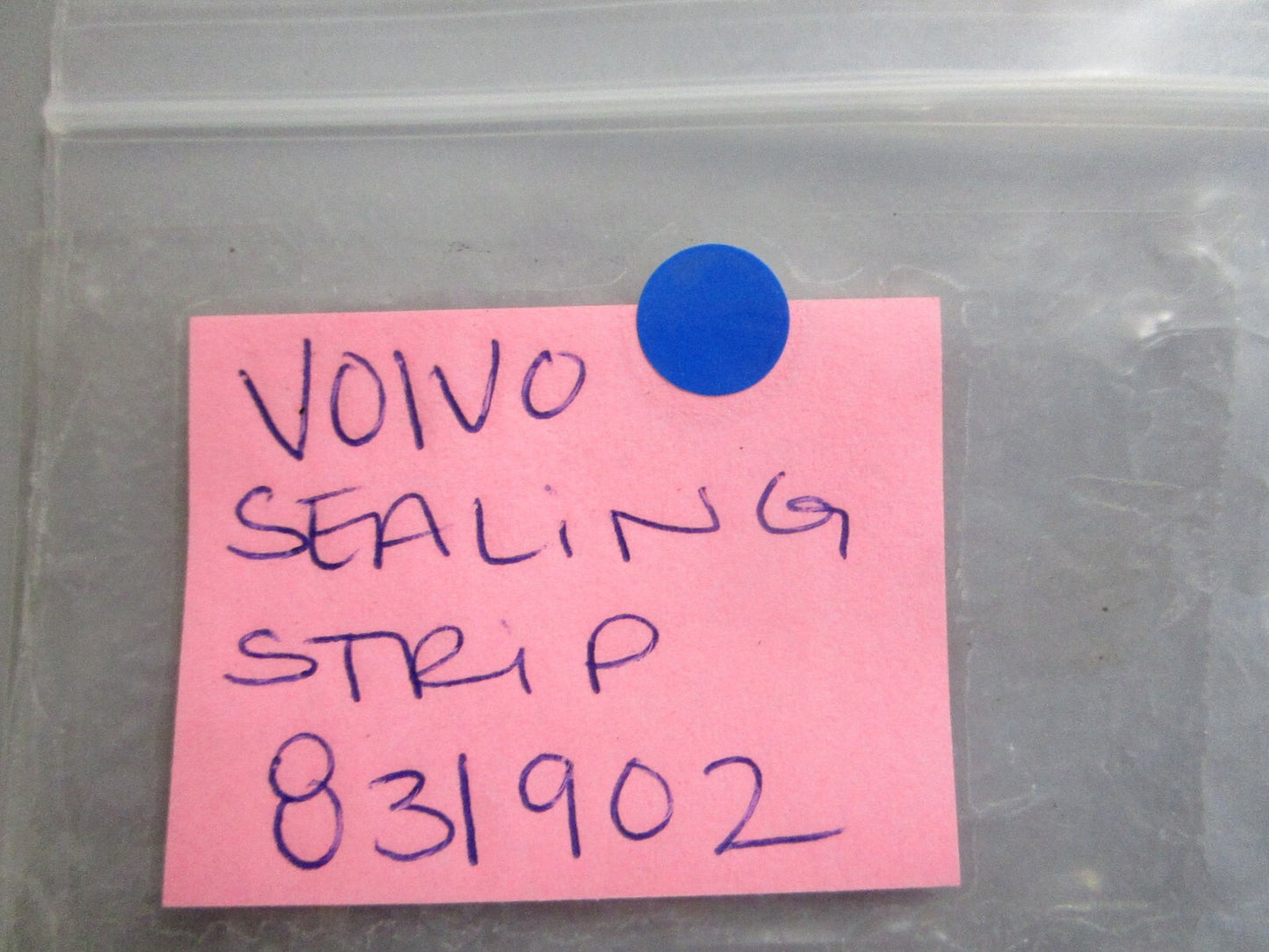 *NEW OEM* 0810 Volvo Penta Sealing Strip 831902